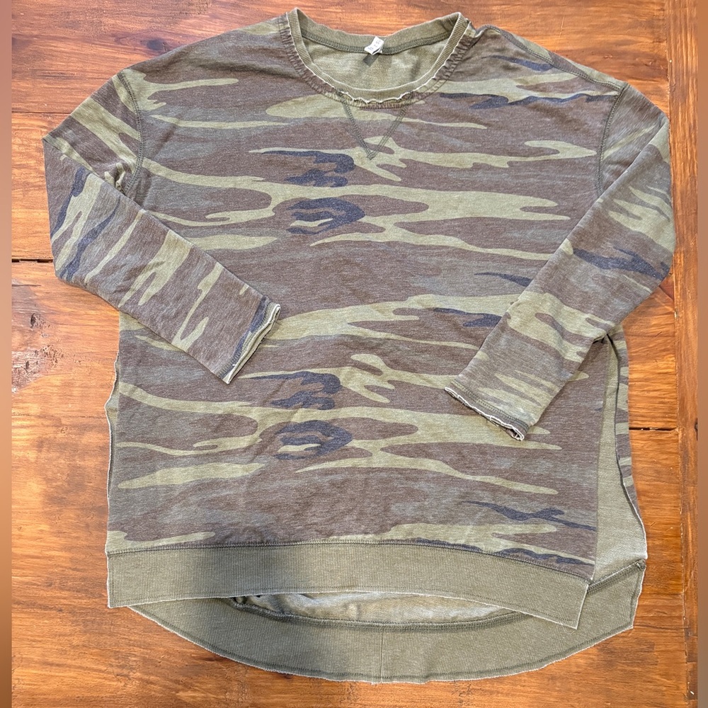 Z Supply The Weekender Distressed Boho Camo Sweatshirt Tunic | Xsmall